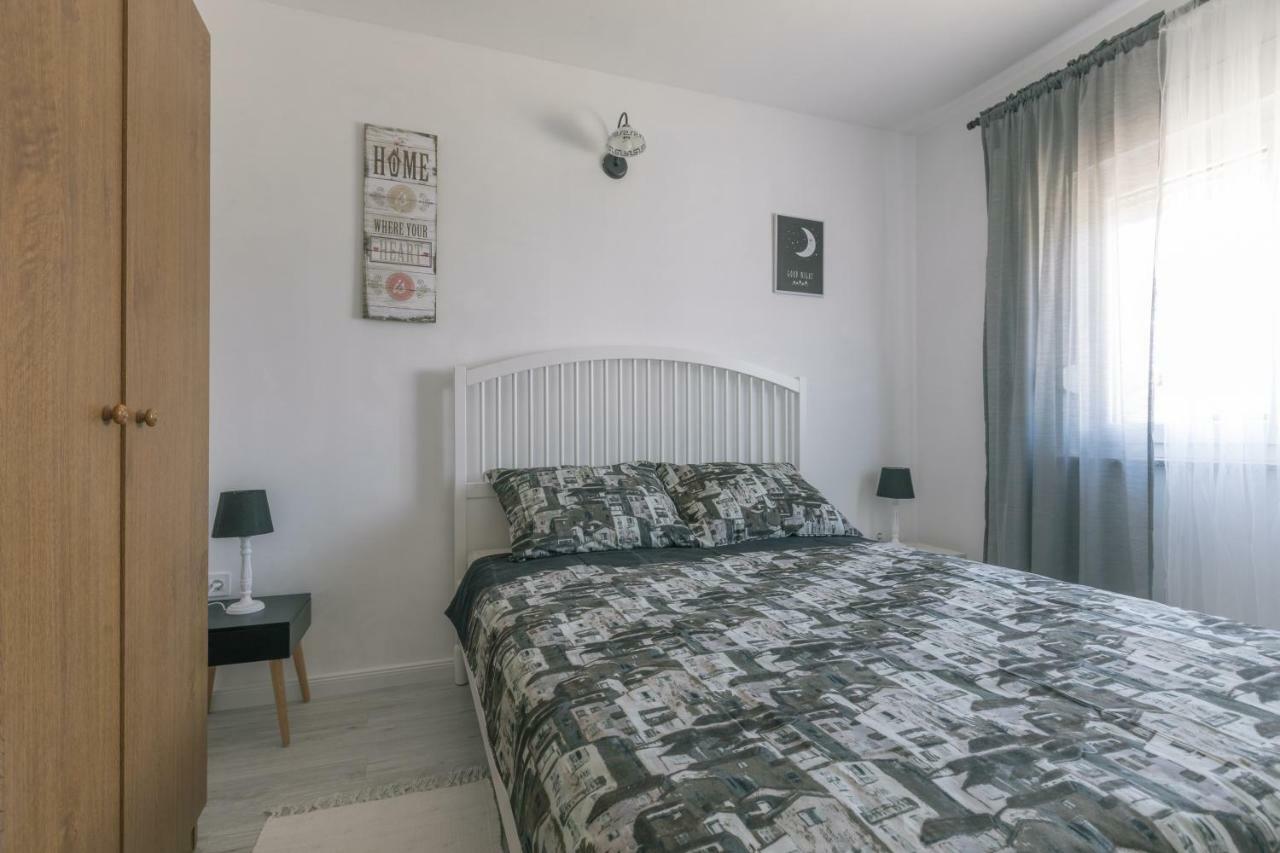 Hedon-Stone Apartamento Starigrad Paklenica Exterior foto
