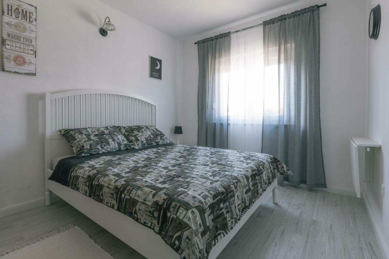 Hedon-Stone Apartamento Starigrad Paklenica Exterior foto